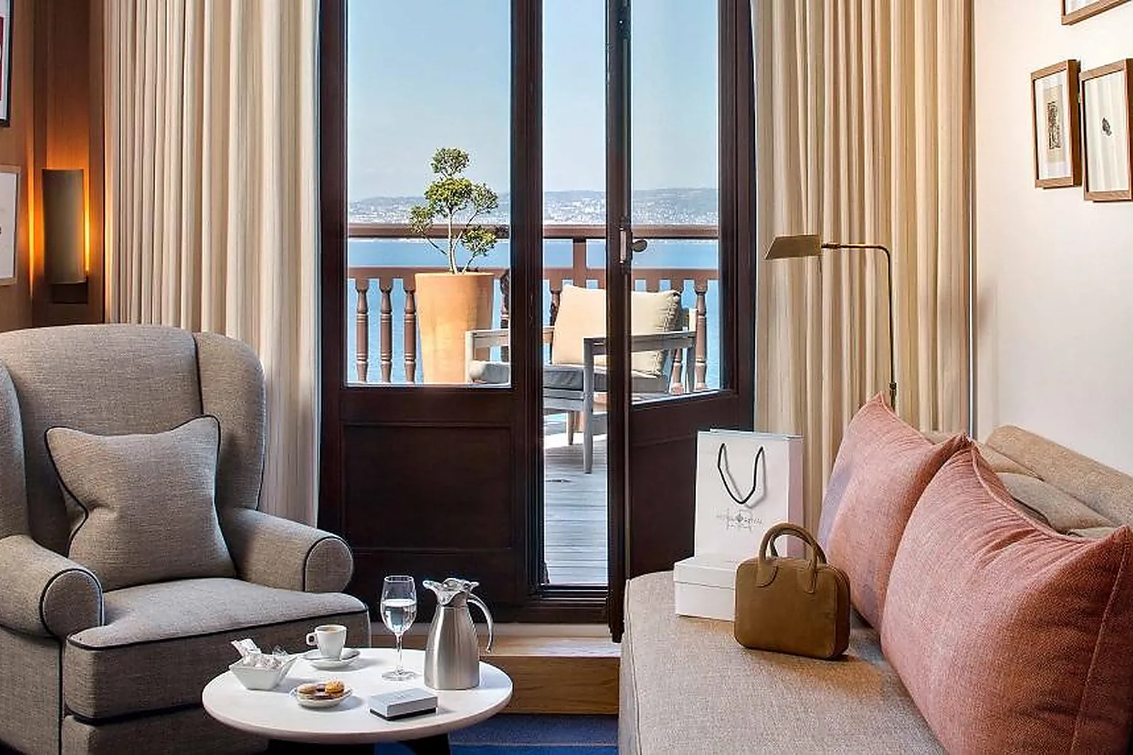 Lieux événementiels, L'HÔTEL ROYAL