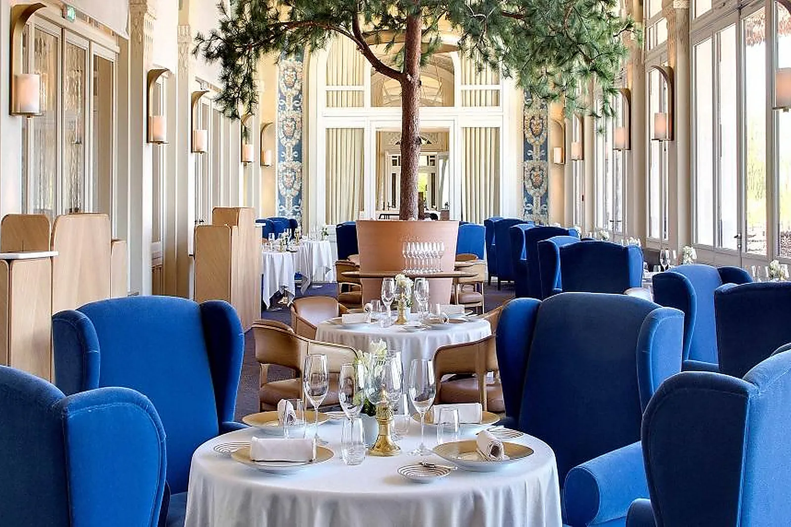 Lieux événementiels, L'HÔTEL ROYAL