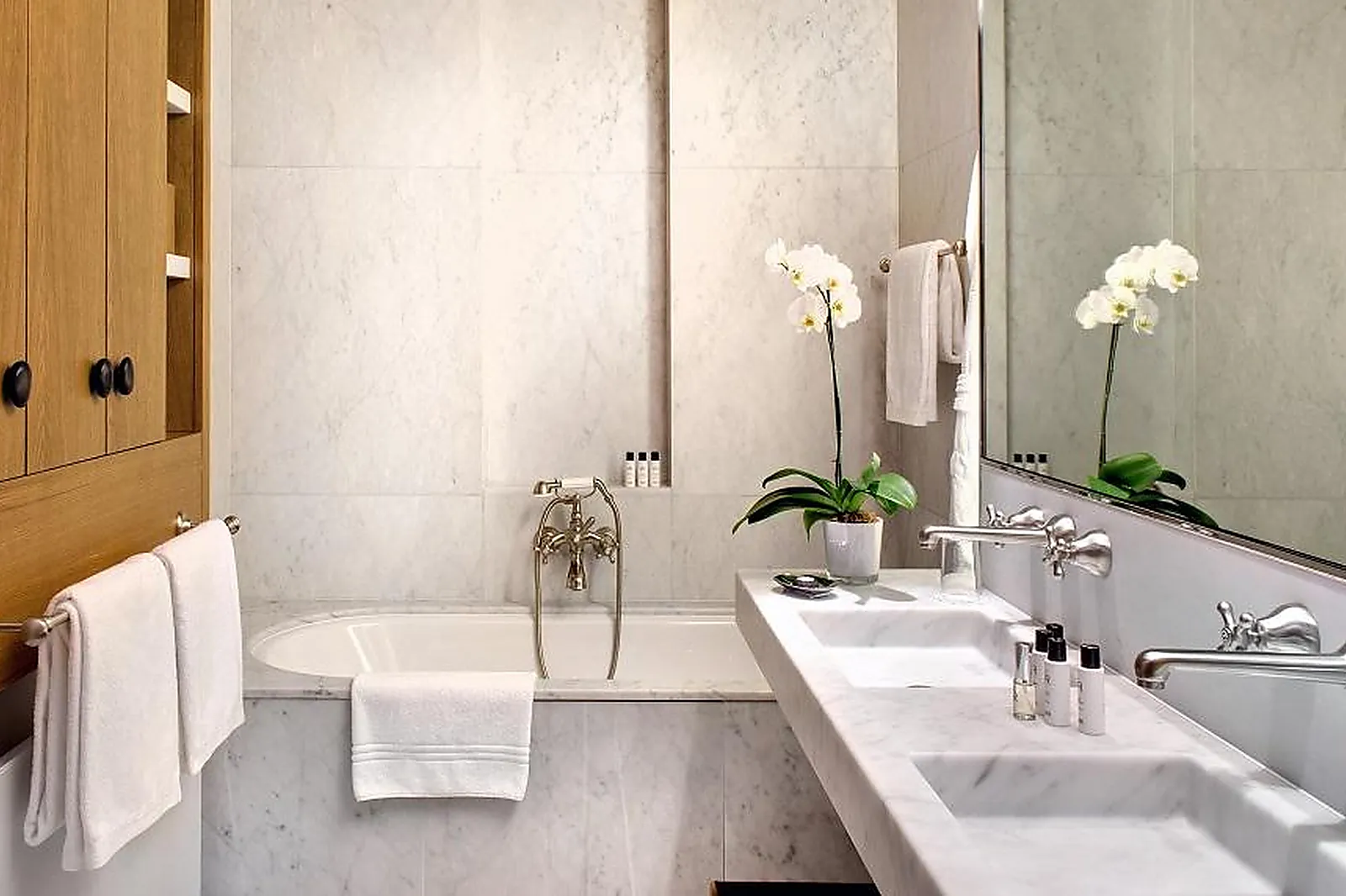 Lieux événementiels, L'HÔTEL ROYAL