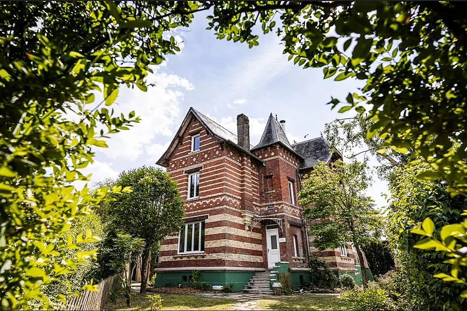 Salle de réception, L'ÉTOILE DE FORGES