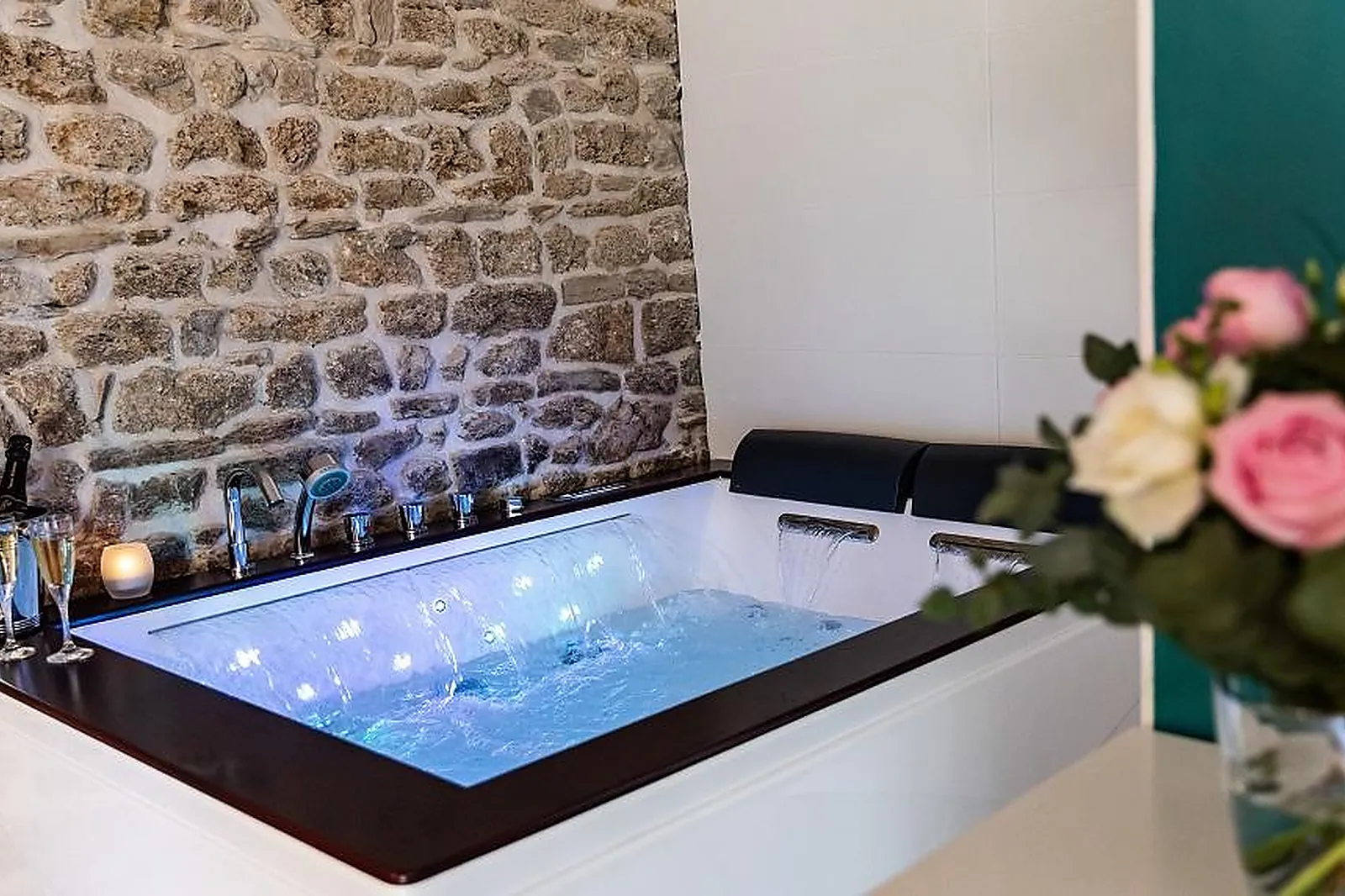 Salle de réception, L'ÉTOILE DE FORGES