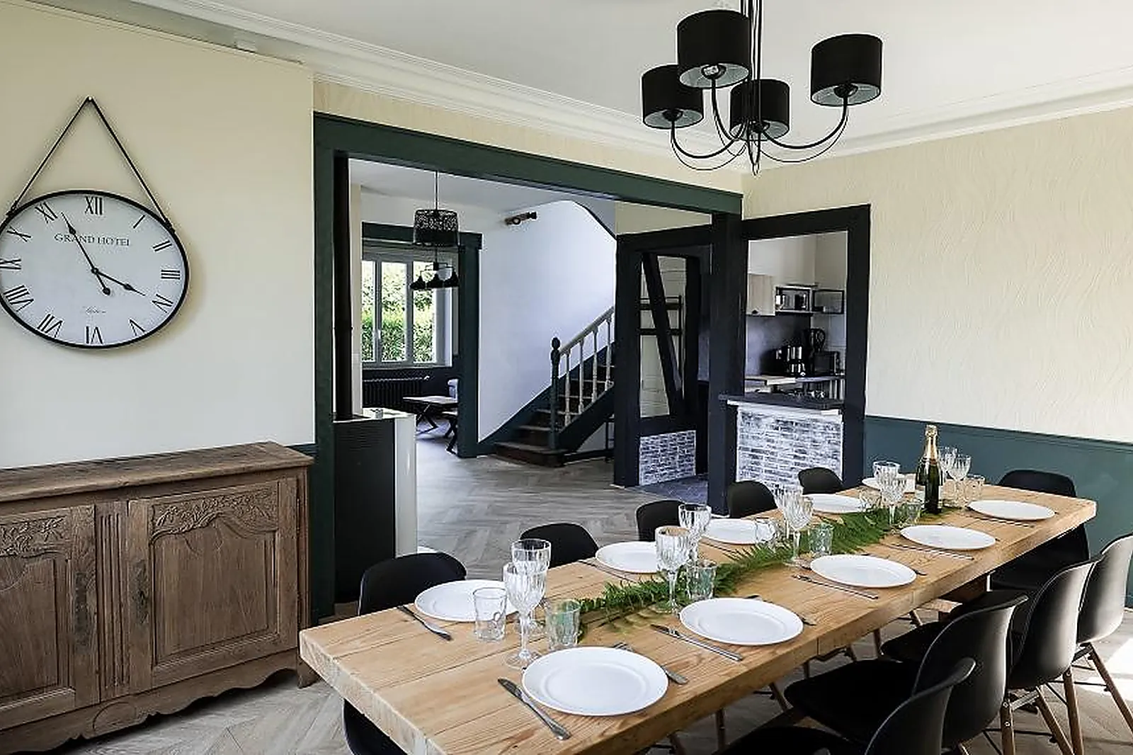 Salle de réception, L'ÉTOILE DE FORGES