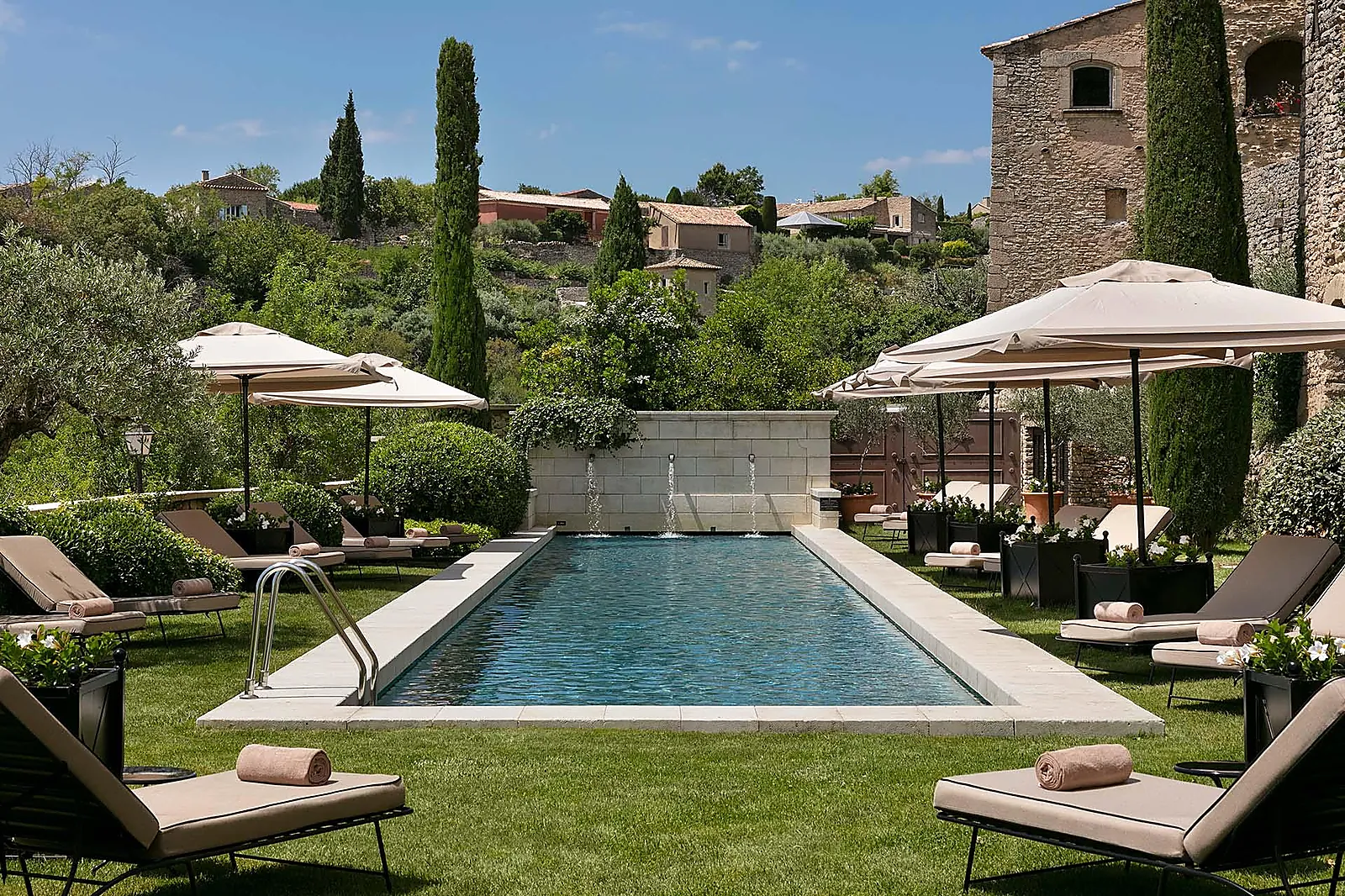 Château et Domaine, LA BASTIDE DE GORDES & SPA