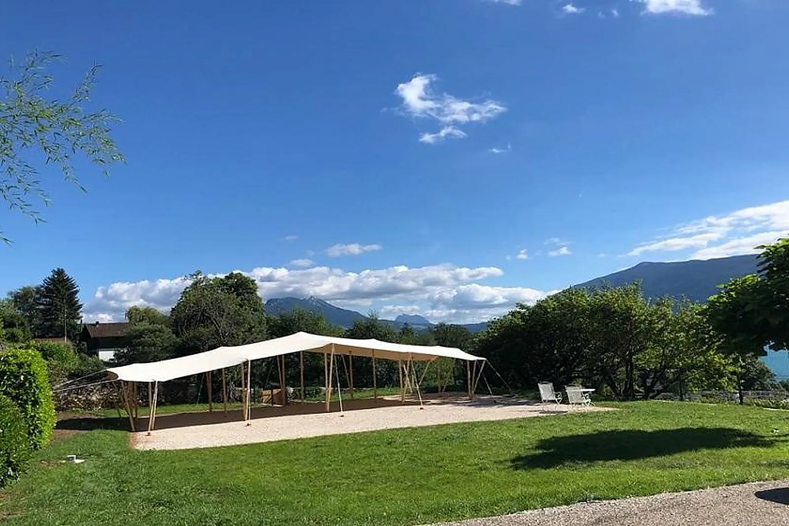 Lieux événementiels, LA CROIX DES CHAMPS