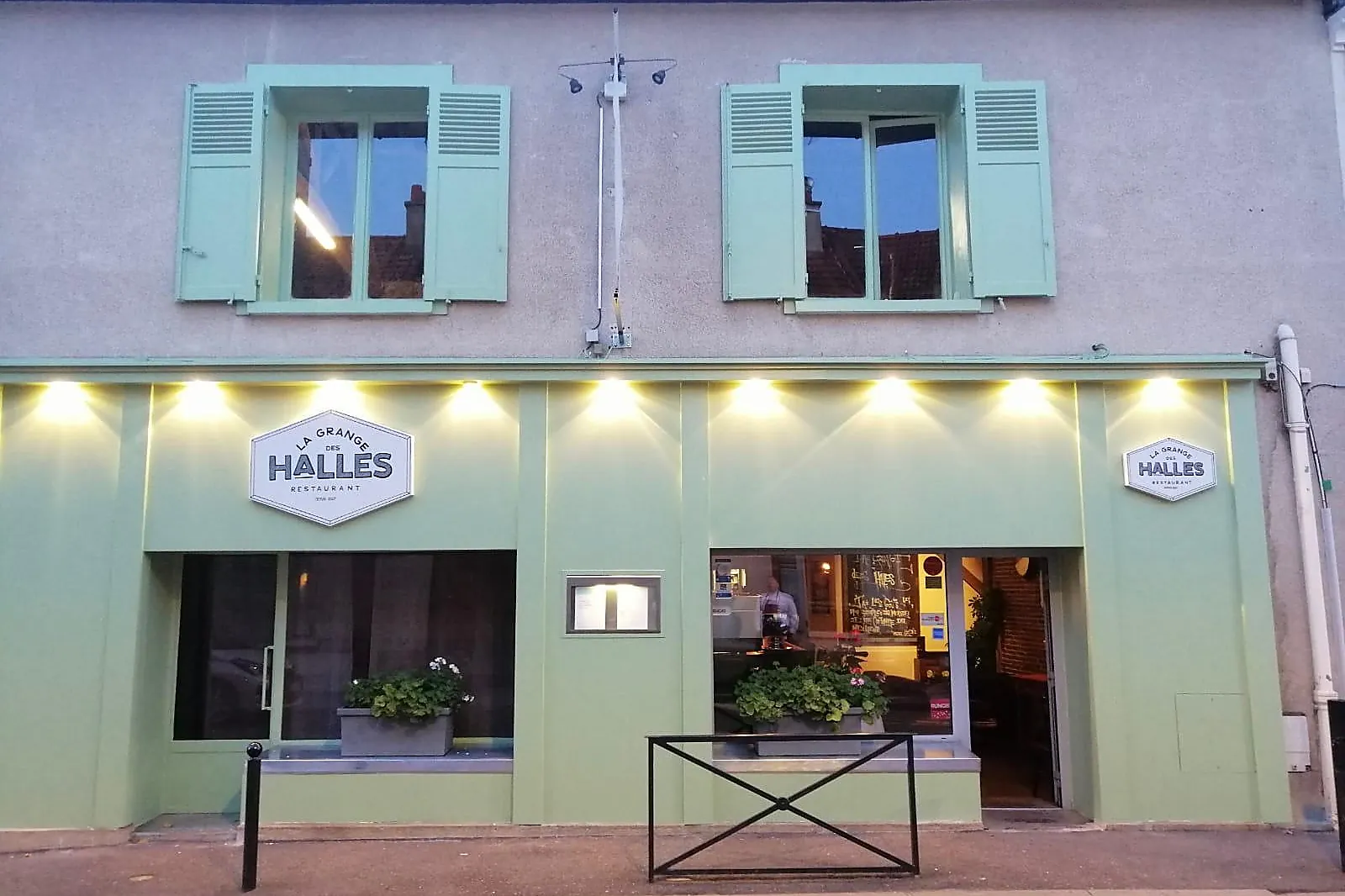 Château et Domaine, LA GRANGE DES HALLES