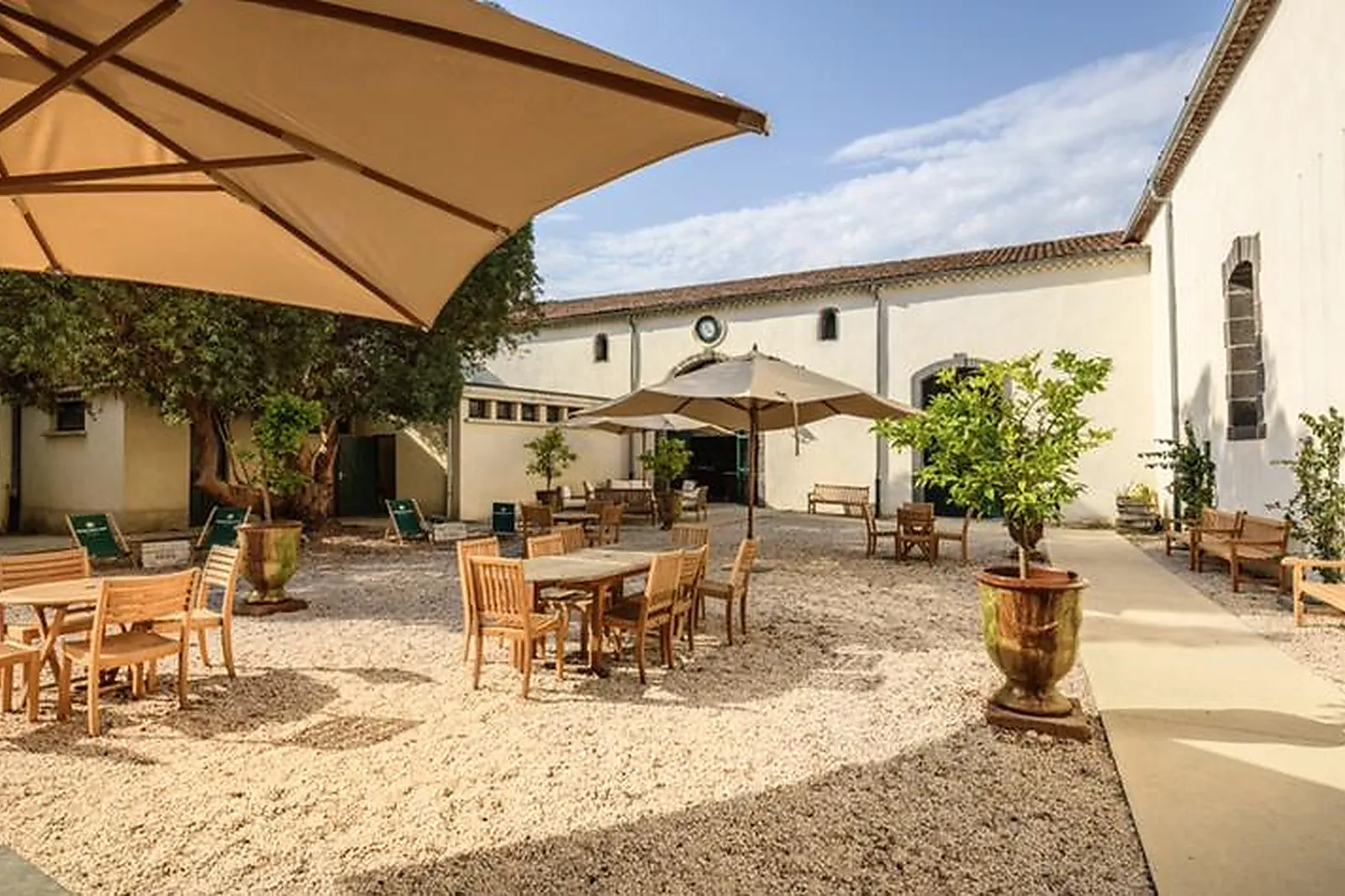 Lieu haut de gamme, LA MAISON NOILLY PRAT