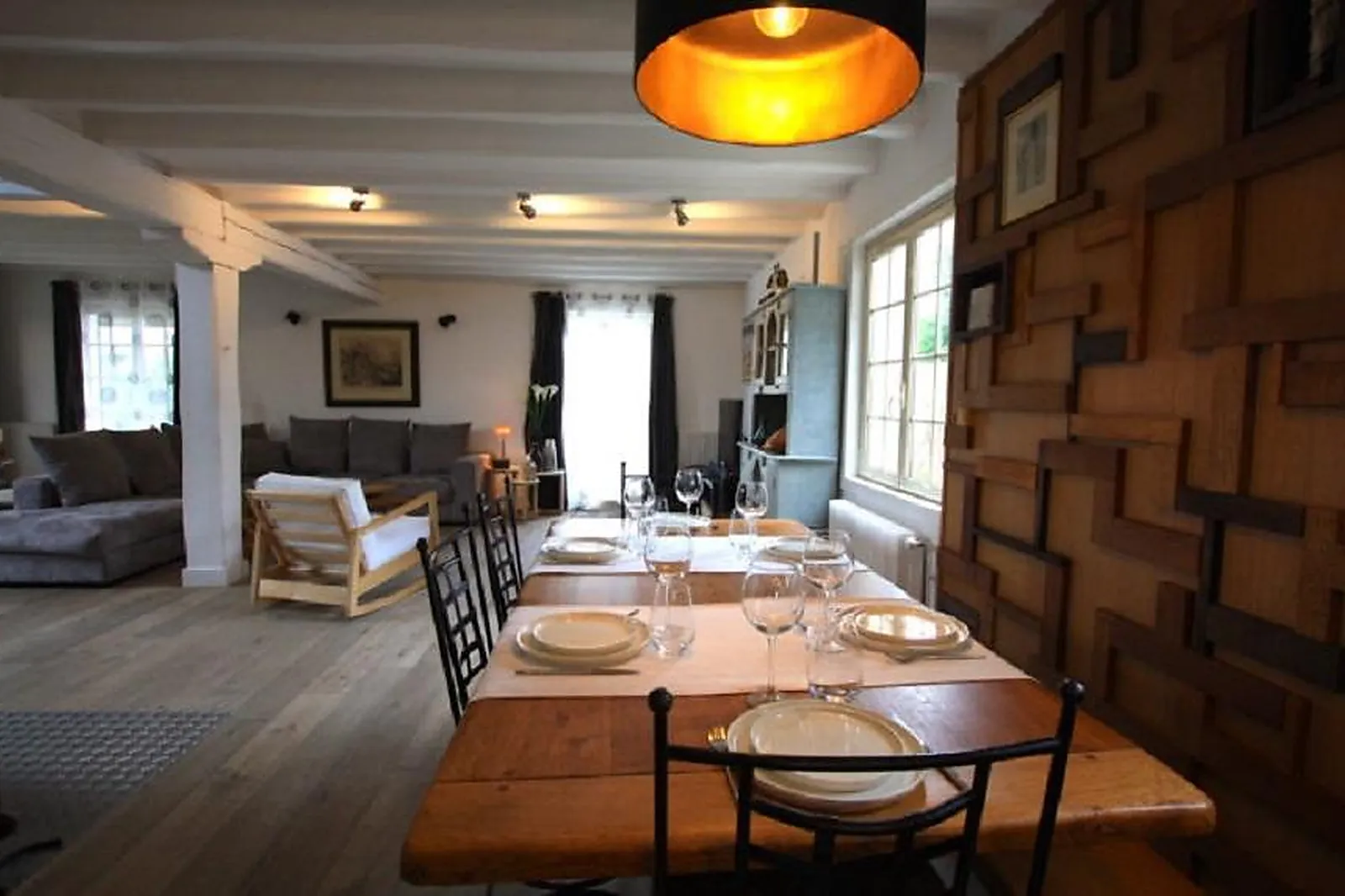 Lieux événementiels, LA MAISON DES PINS