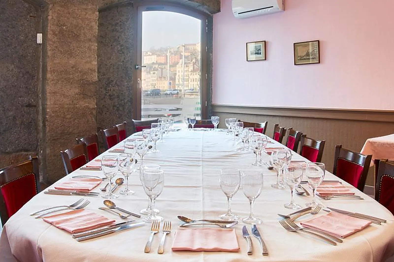 Cafés et Restaurants, LA MÈRE LÉA