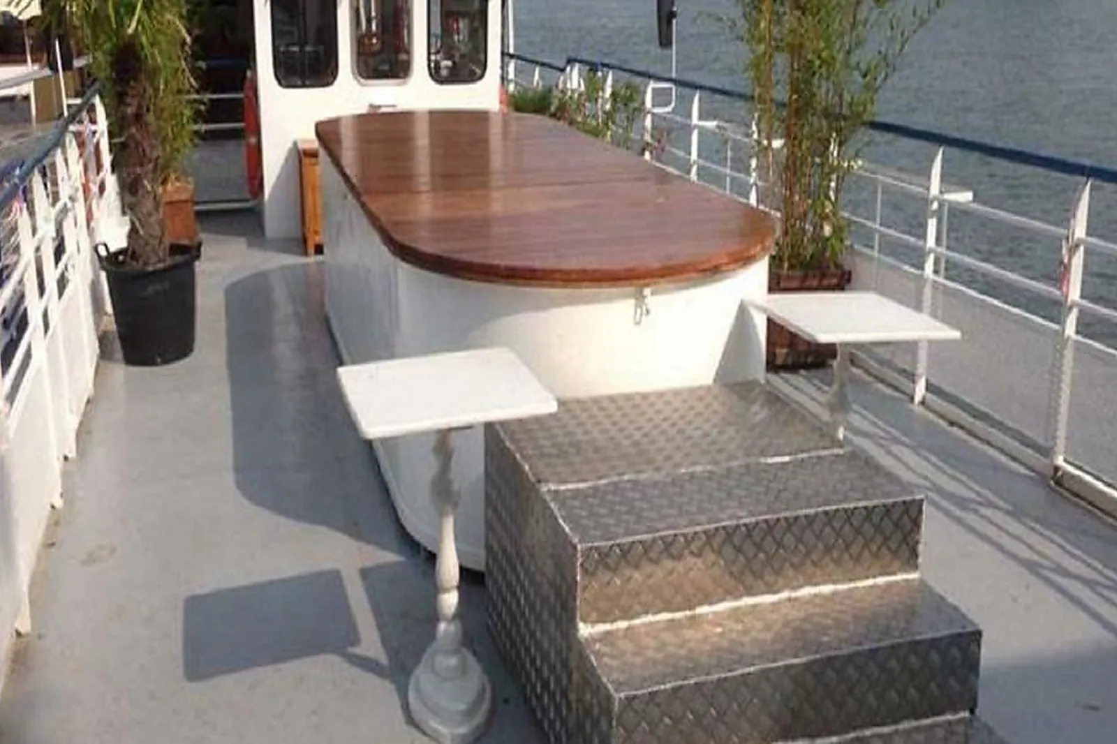 Lieux événementiels, LA PÉNICHE ESCALE