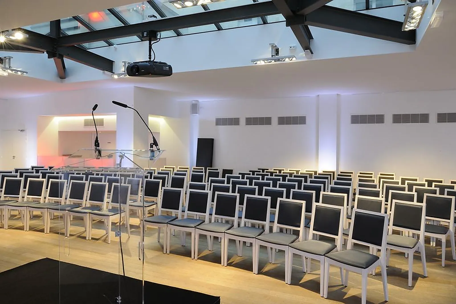 Cafés et Restaurants, LE 8 VALOIS