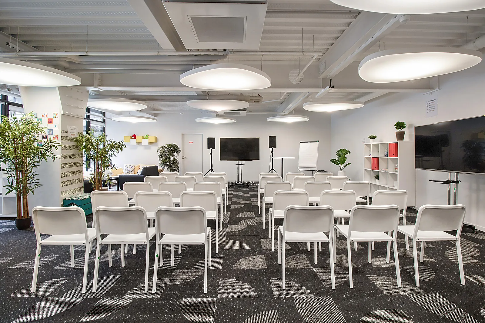 Lieux événementiels, LE CARGO