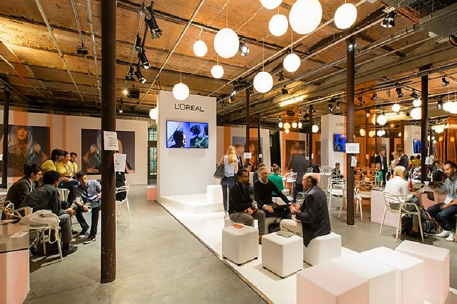 Lieux événementiels, LE CENTQUATRE-PARIS