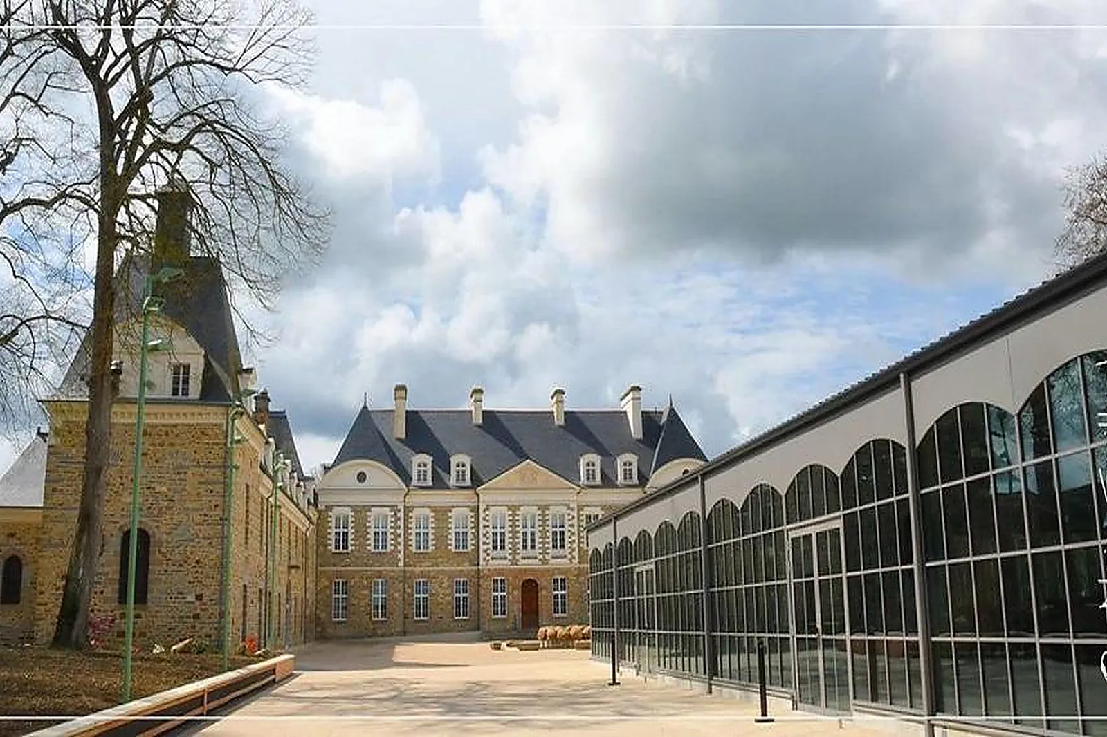 Lieux événementiels, LE CHÂTEAU DES PÈRES