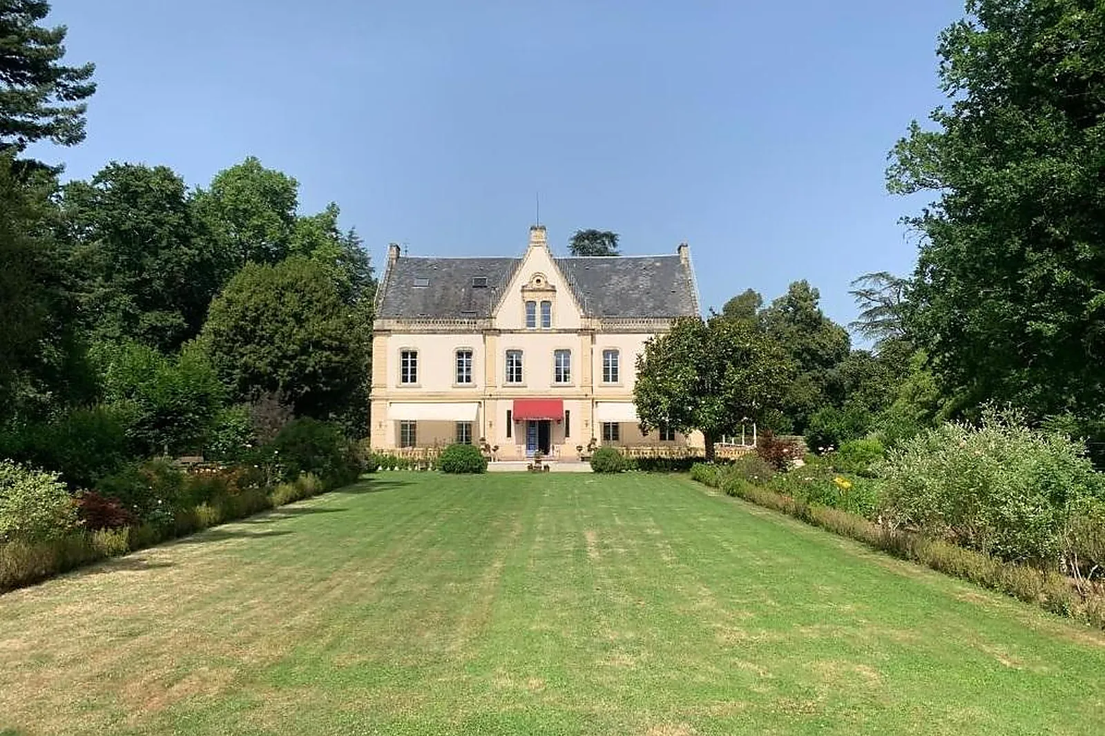 Château et Domaine, LE MANOIR DE BELLERIVE