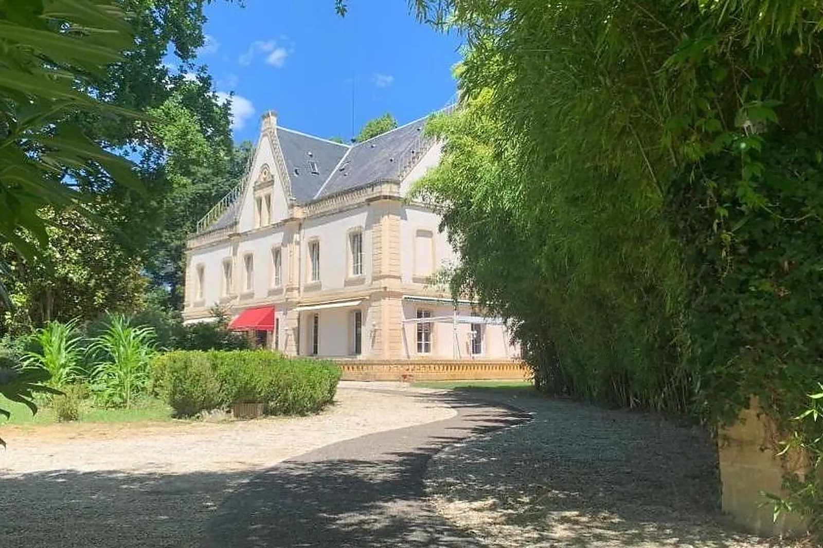 Château et Domaine, LE MANOIR DE BELLERIVE