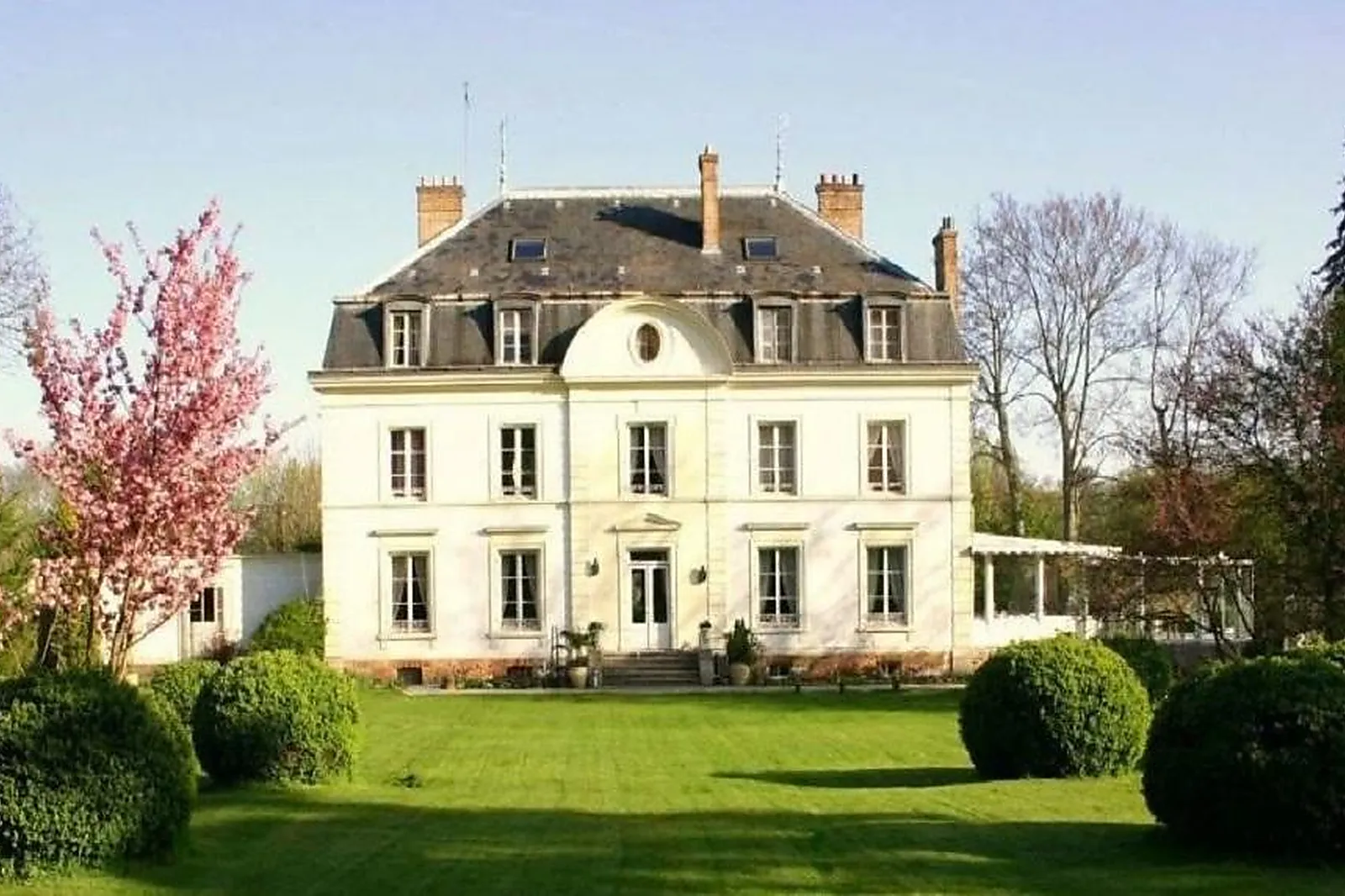Château et Domaine, LE MANOIR DES CYGNES