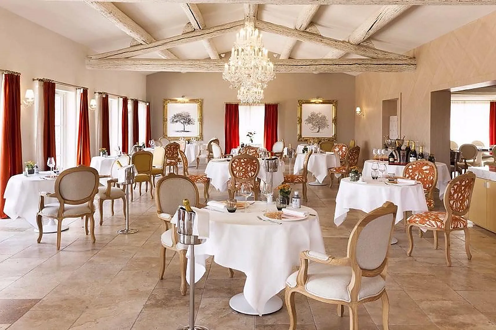 Lieux événementiels, LE MAS DES HERBES BLANCHES