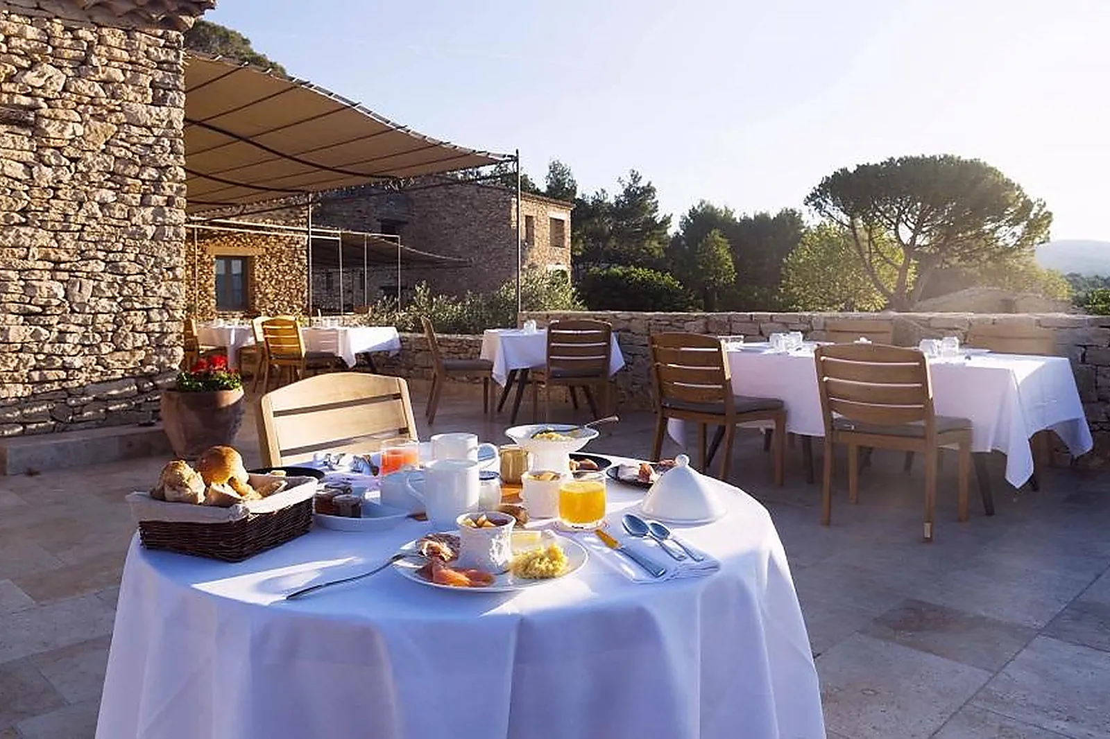 Lieux événementiels, LE MAS DES HERBES BLANCHES