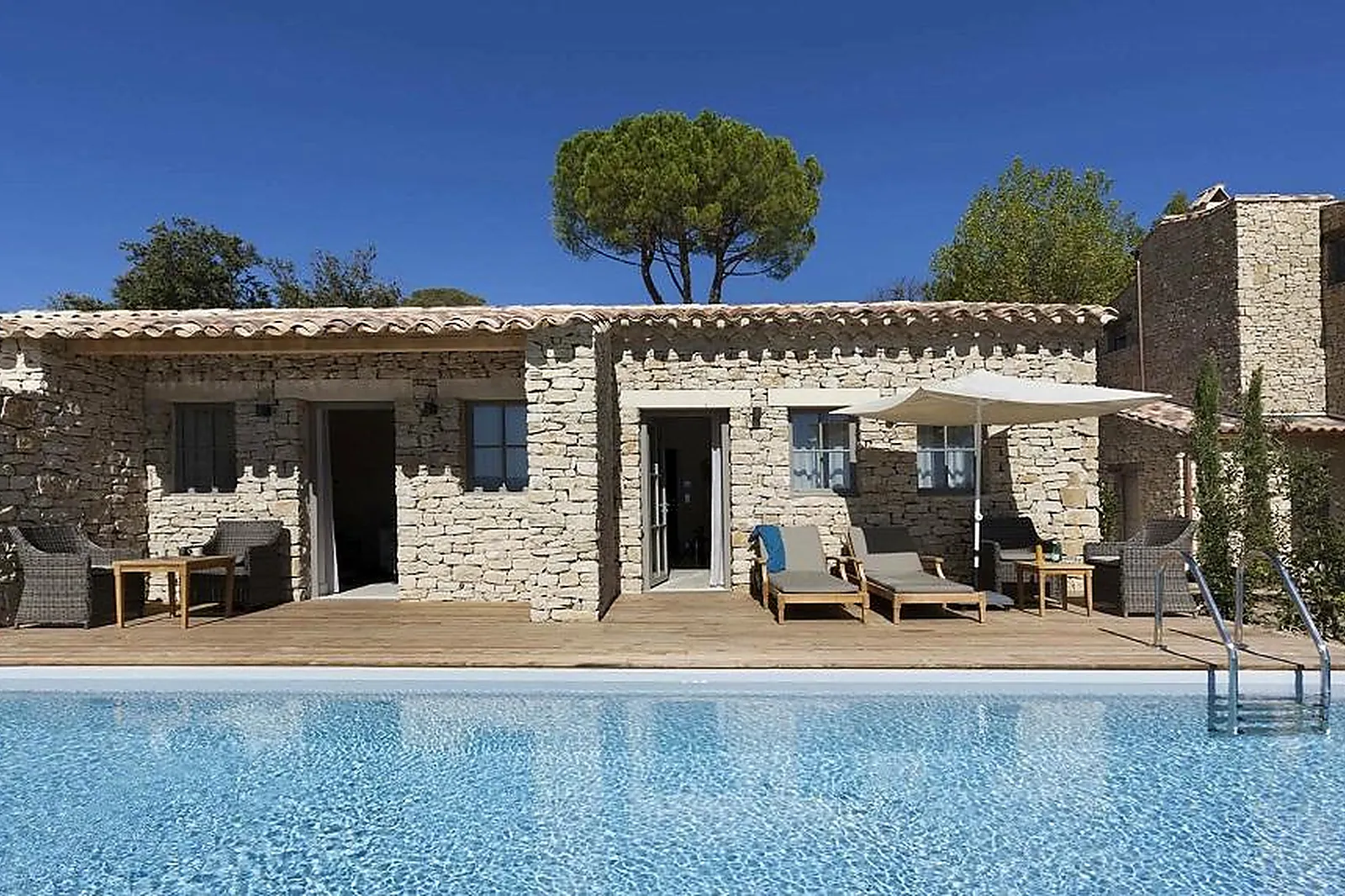 Lieux événementiels, LE MAS DES HERBES BLANCHES