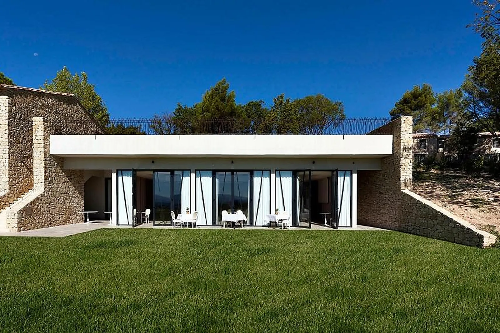 Lieux événementiels, LE MAS DES HERBES BLANCHES