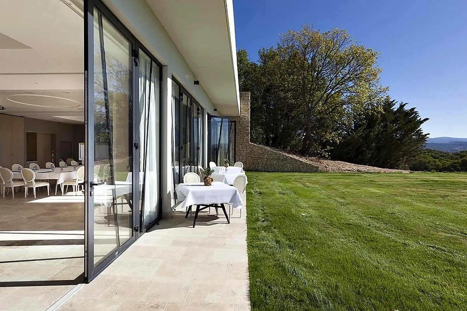 Lieux événementiels, LE MAS DES HERBES BLANCHES