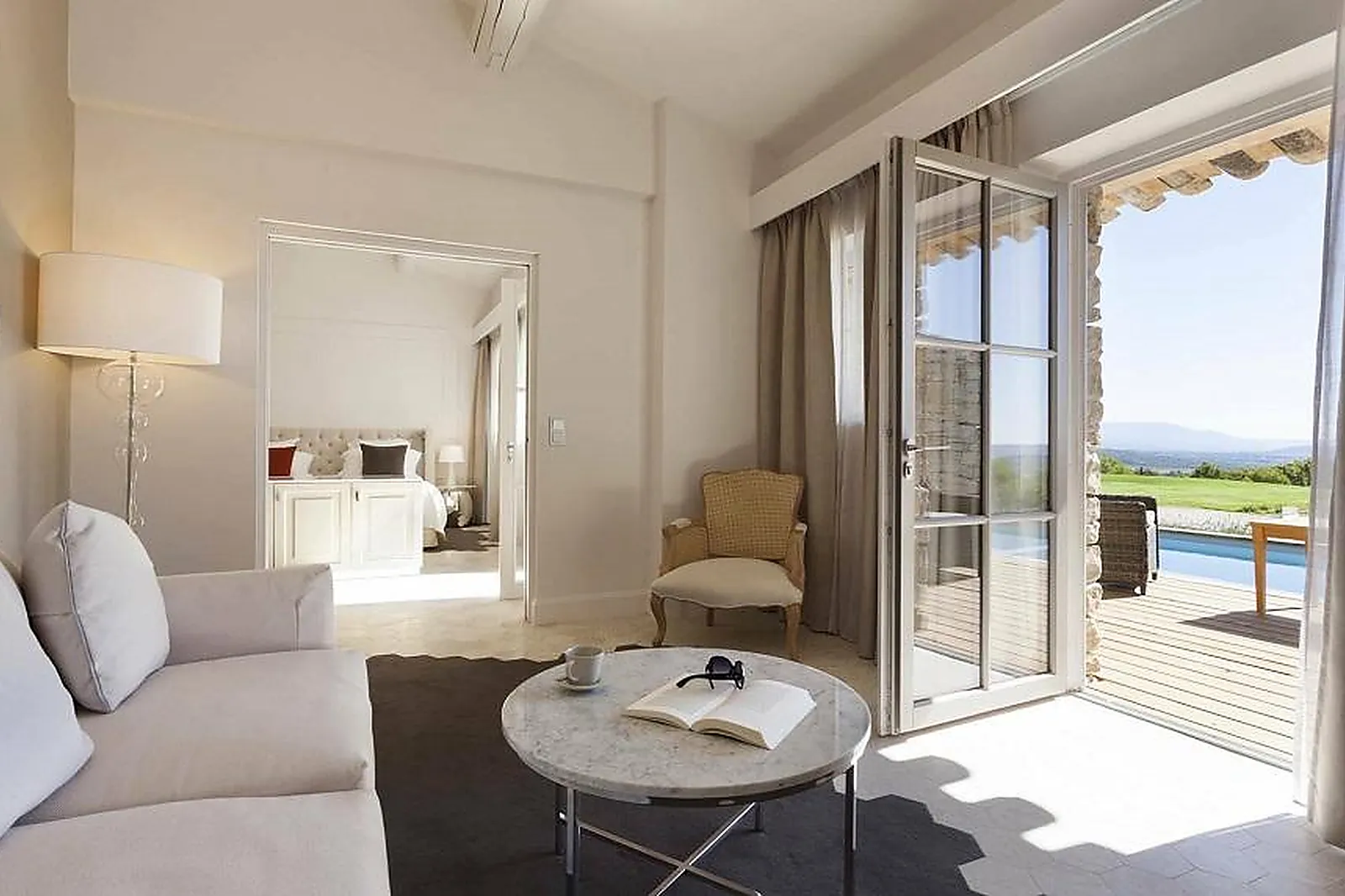 Lieux événementiels, LE MAS DES HERBES BLANCHES