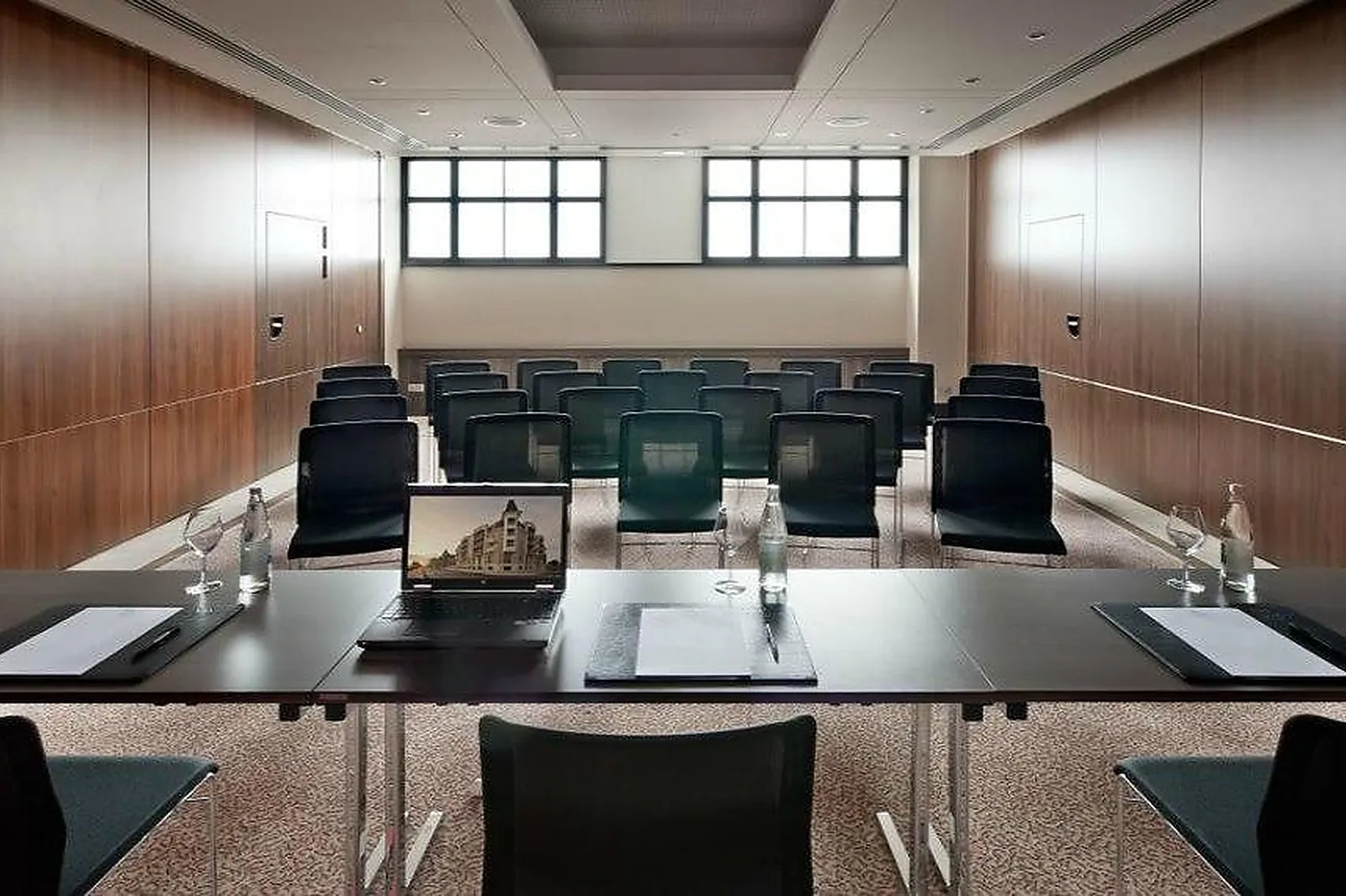 Lieux événementiels, LE NOUVEAU MONDE