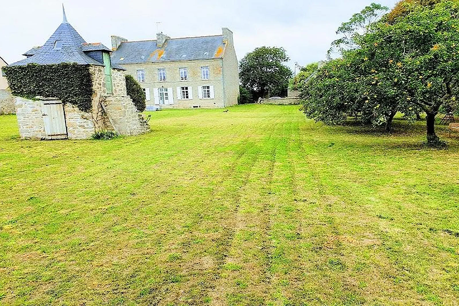 Lieux événementiels, LE PRESBYTÈRE DE PLOMEUR