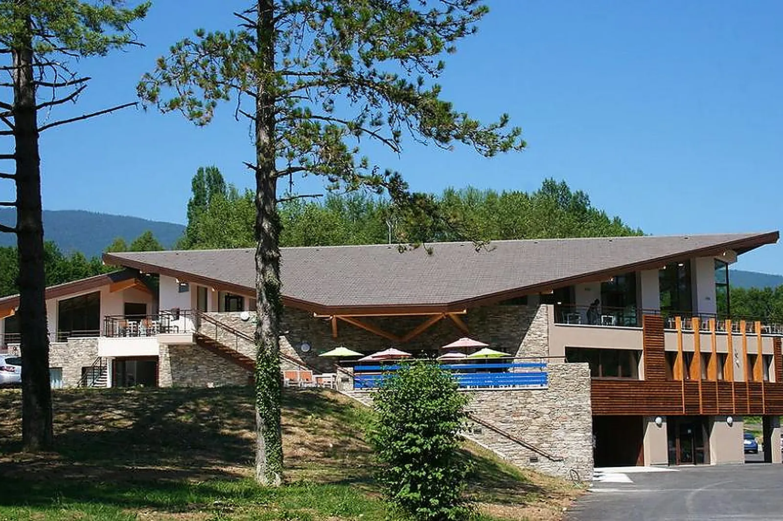 Lieux événementiels, LE PRÉ DU LAC D'ANNECY