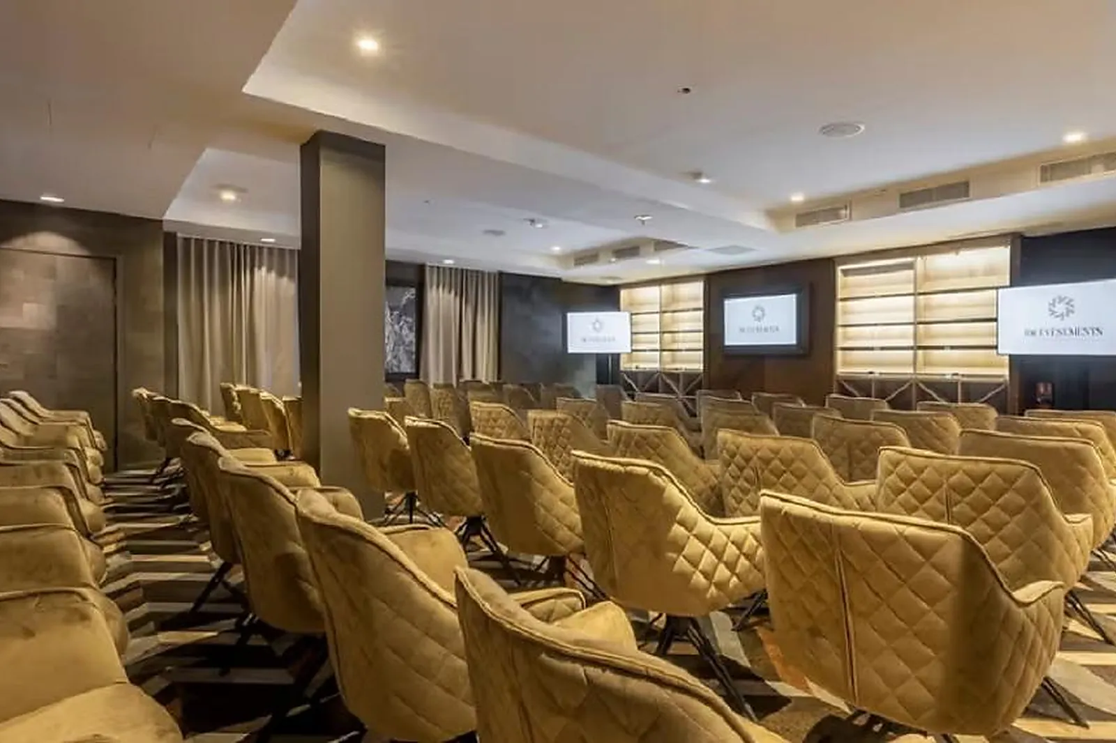 Lieux événementiels, LE ROYALE PARIS