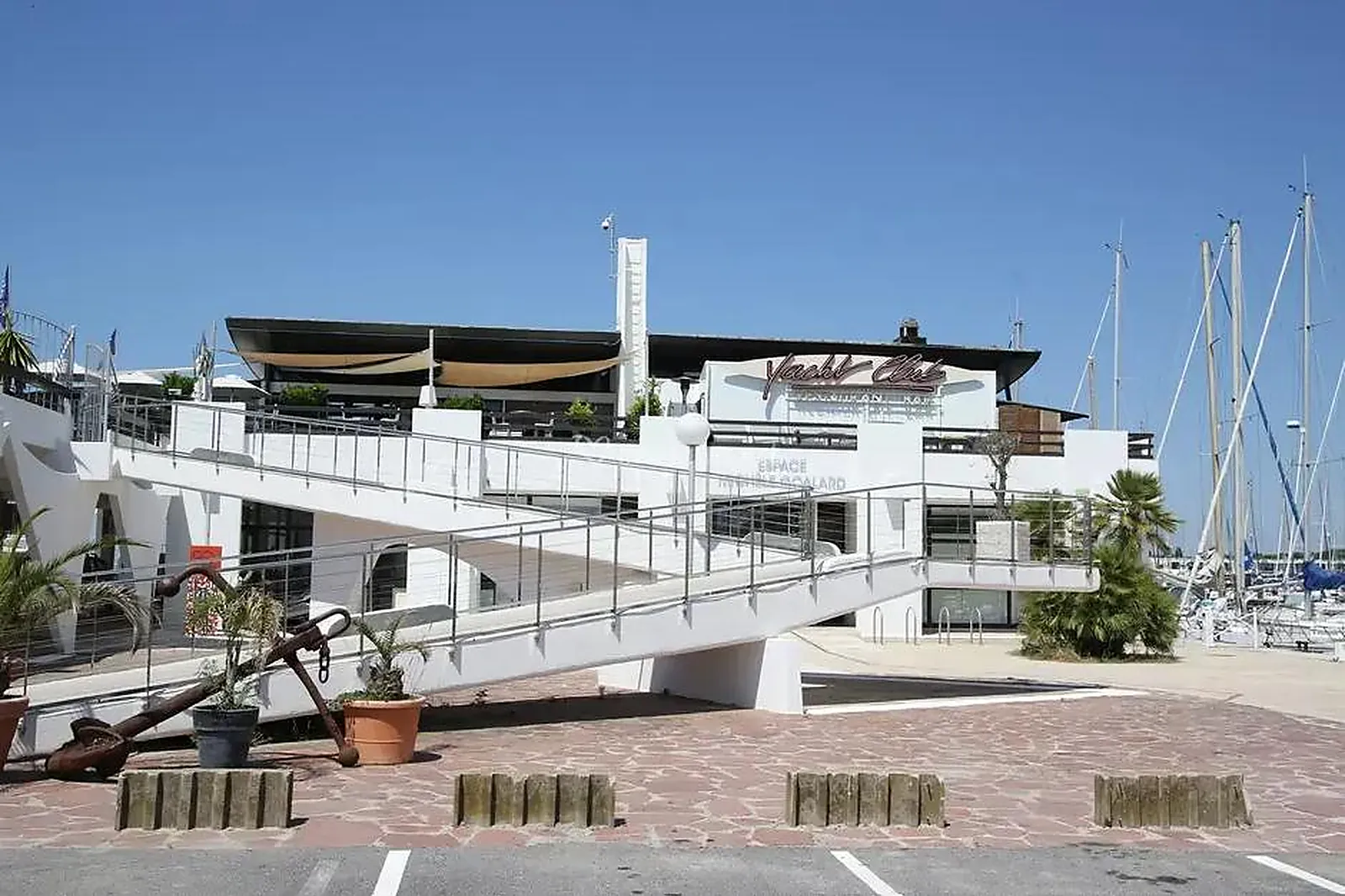 Lieux événementiels, LE YACHT CLUB