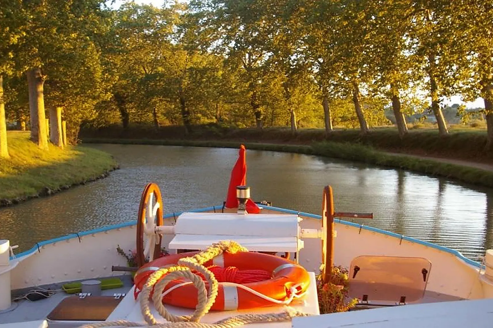 Lieux événementiels, LES BATEAUX DU MIDI