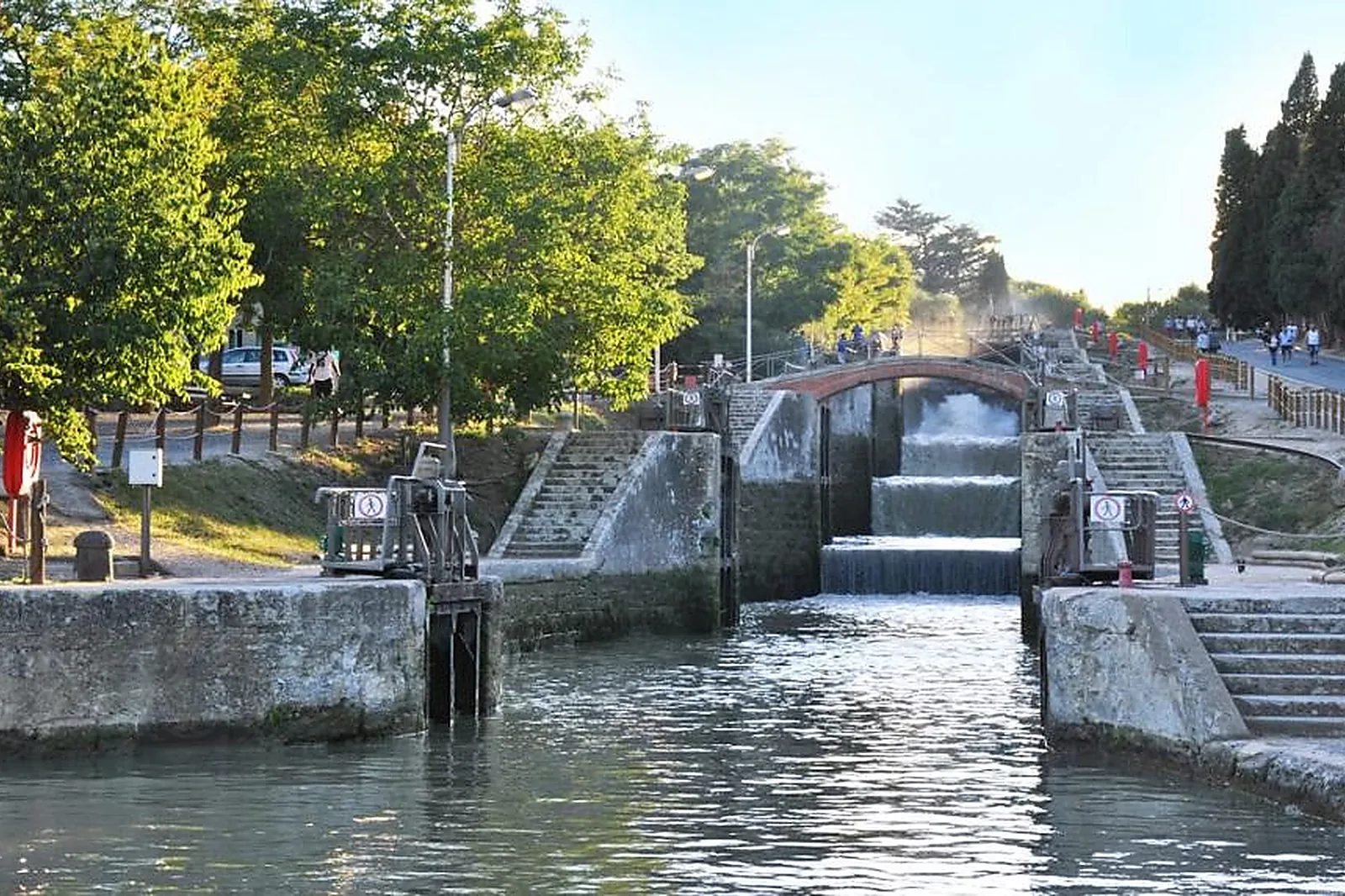Lieux événementiels, LES BATEAUX DU MIDI