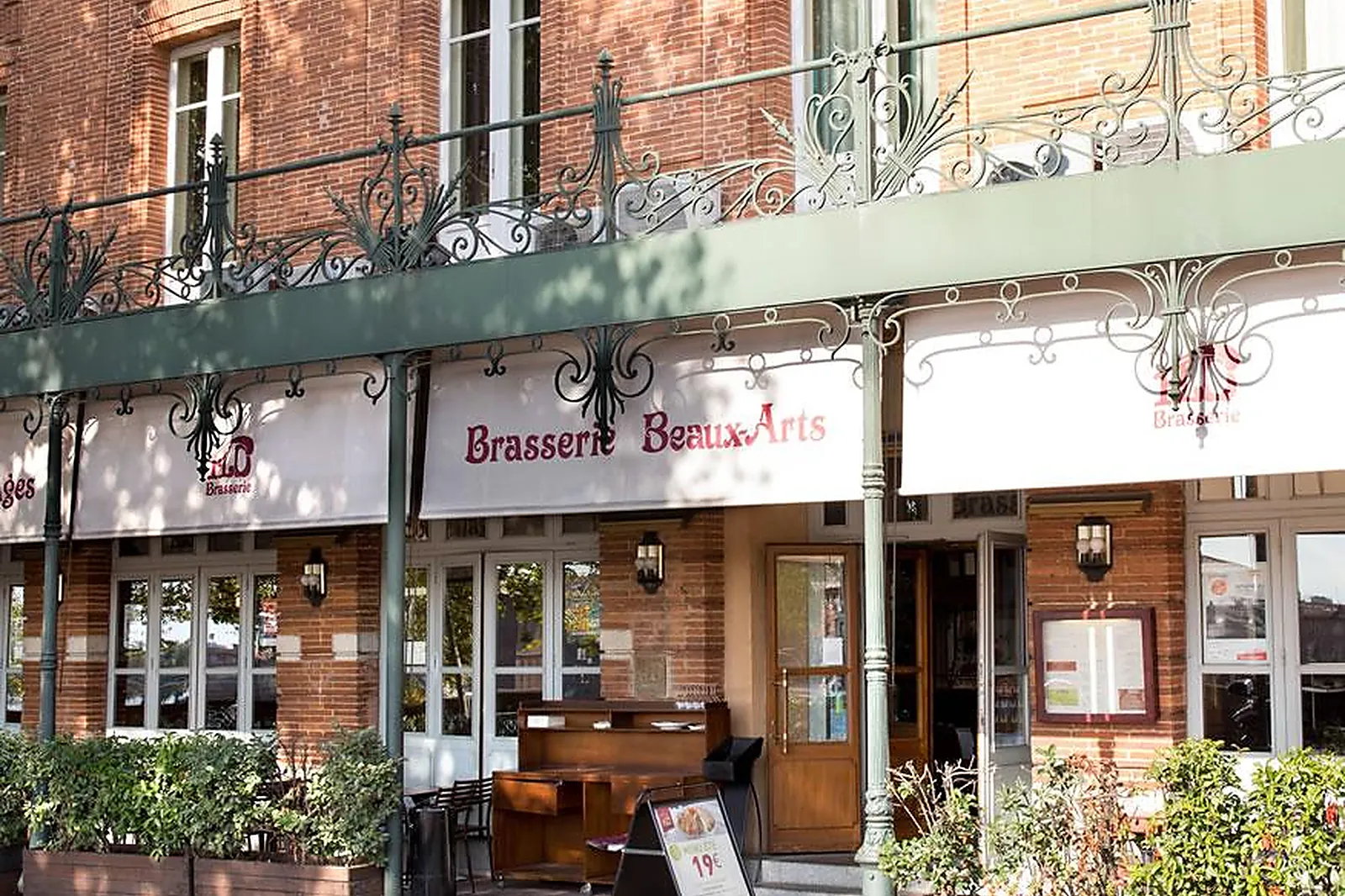 Cafés et Restaurants, LES BEAUX-ARTS