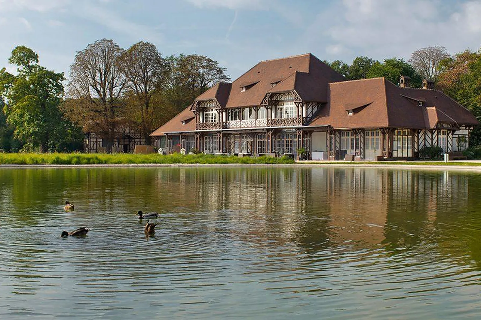 Hôtel, LES DEUX ÉTANGS