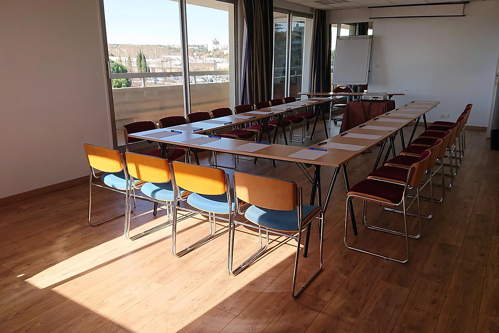 Lieux événementiels, LES HÔTELS DE NÎMES