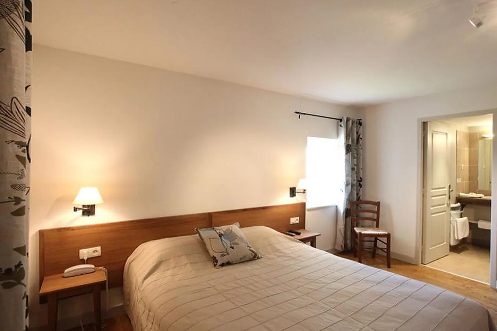 Lieux événementiels, LES MÉJEONNES