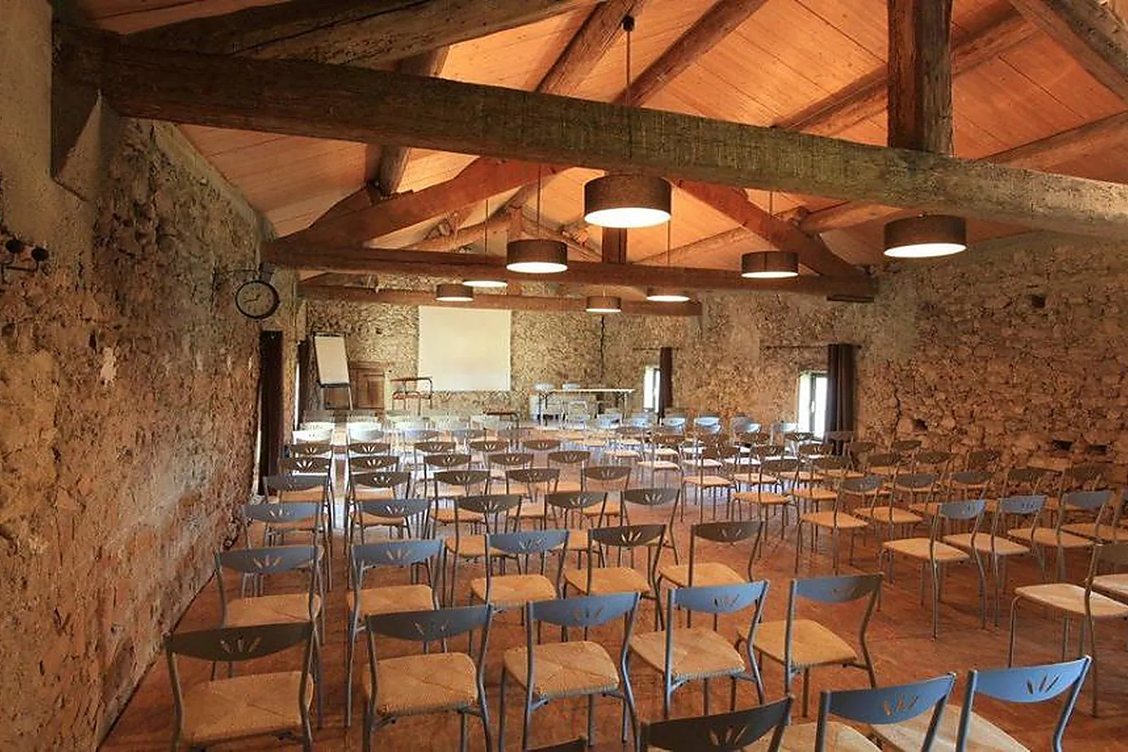 Lieux événementiels, LES MÉJEONNES