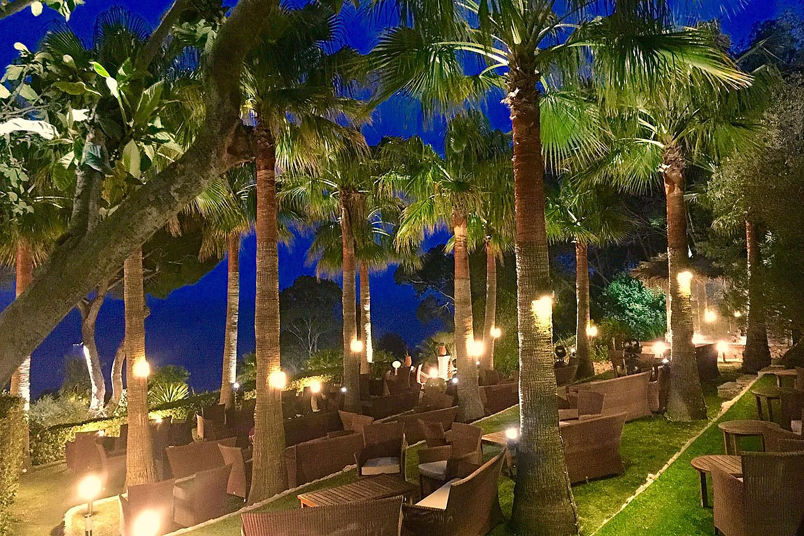 Hôtel, LES PINS PENCHÉS