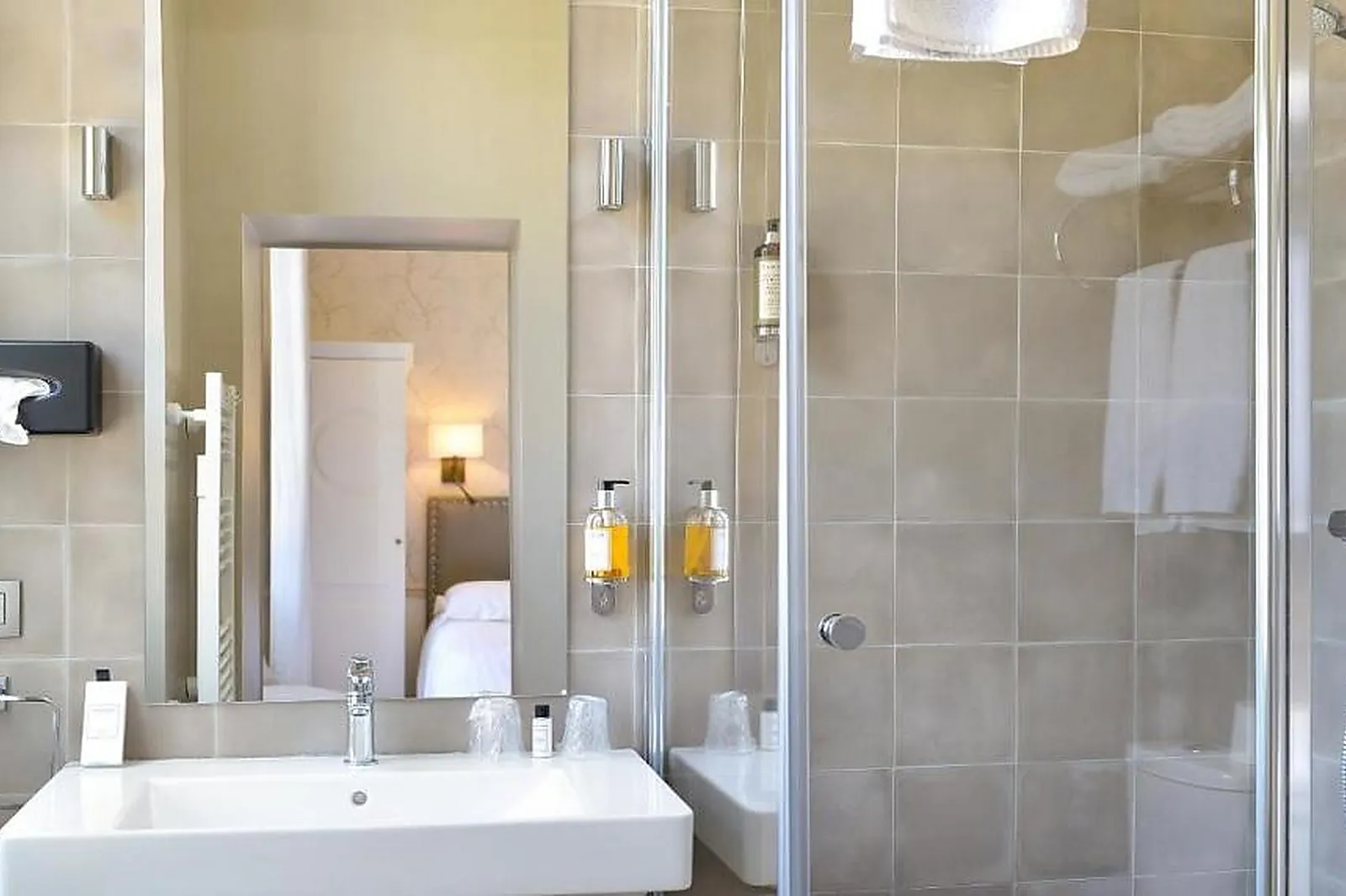 Hôtel, LOGIS DOMAINE DE VALAUDRAN