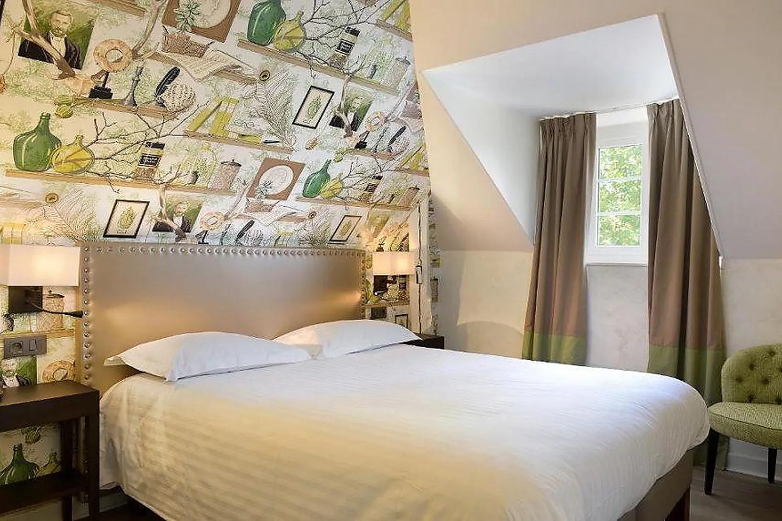 Hôtel, LOGIS DOMAINE DE VALAUDRAN