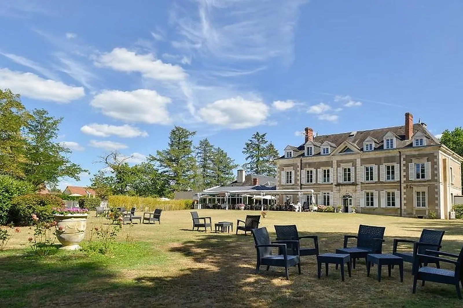 Hôtel, LOGIS DOMAINE DE VALAUDRAN