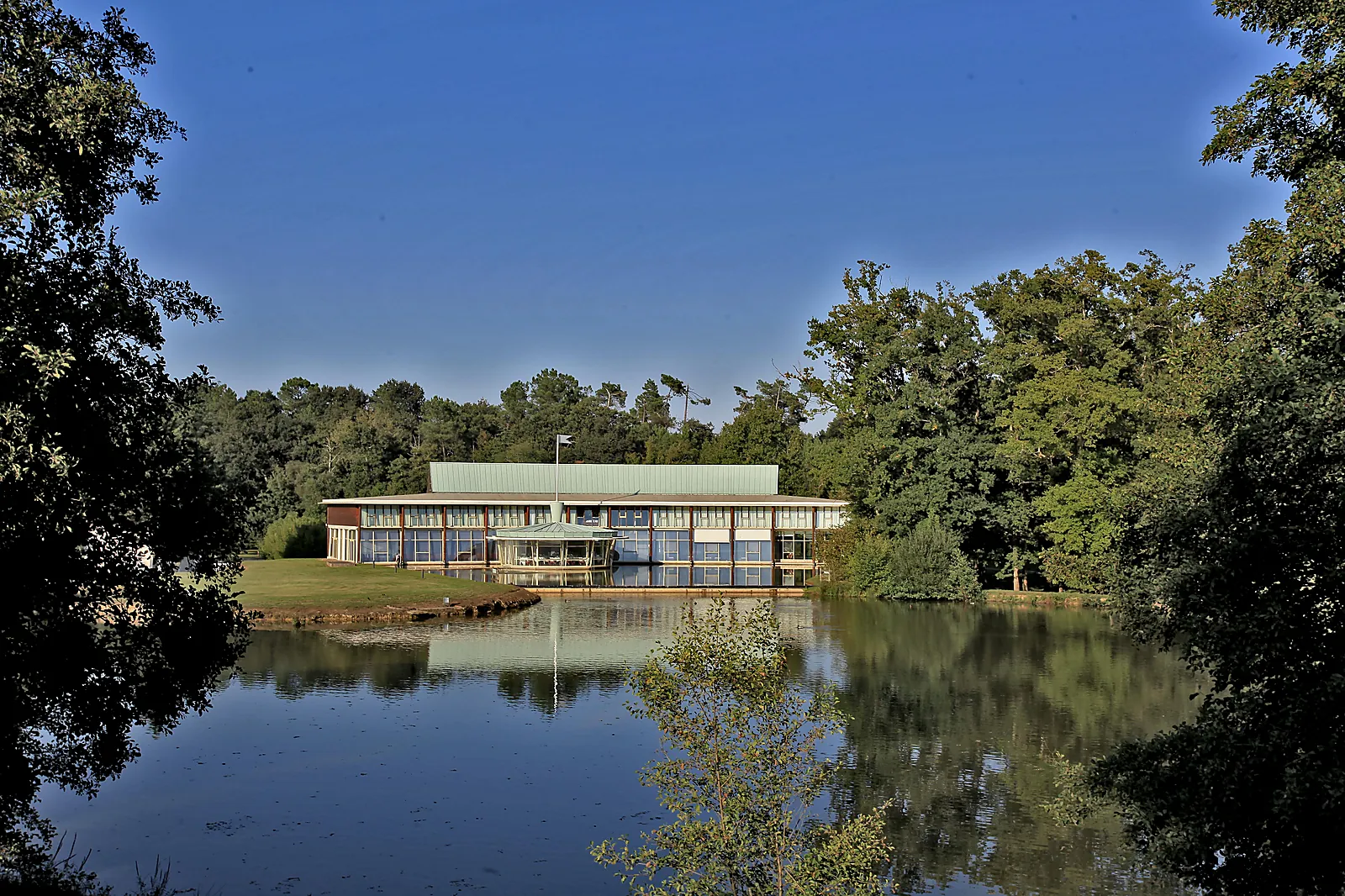 Hôtel, LOGIS HOTEL DES LACS D'HALCO