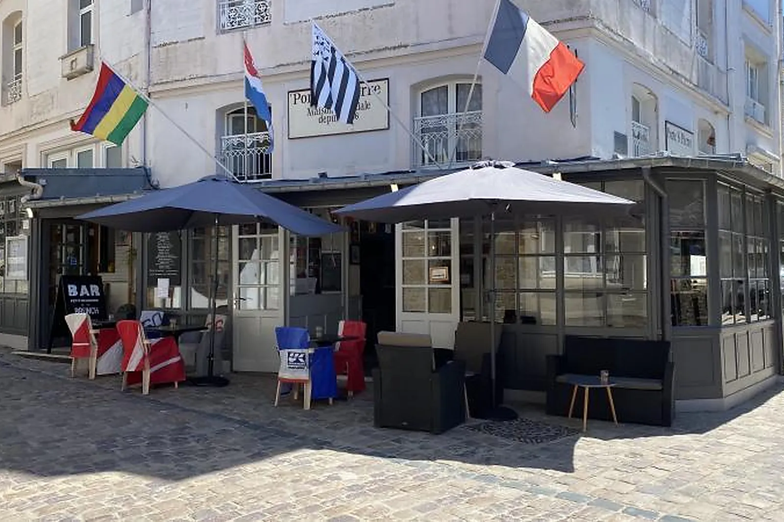 Hôtel, LOGIS HÔTEL DE LA PORTE SAINT PIERRE