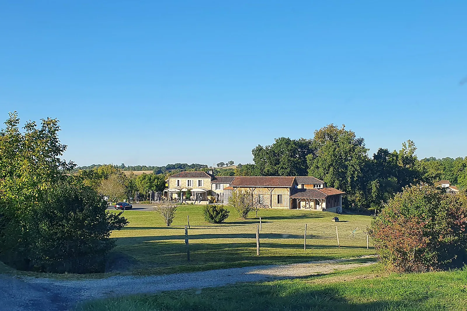 Hôtel, LOGIS L'AUBERGE DE LARRESSINGLE