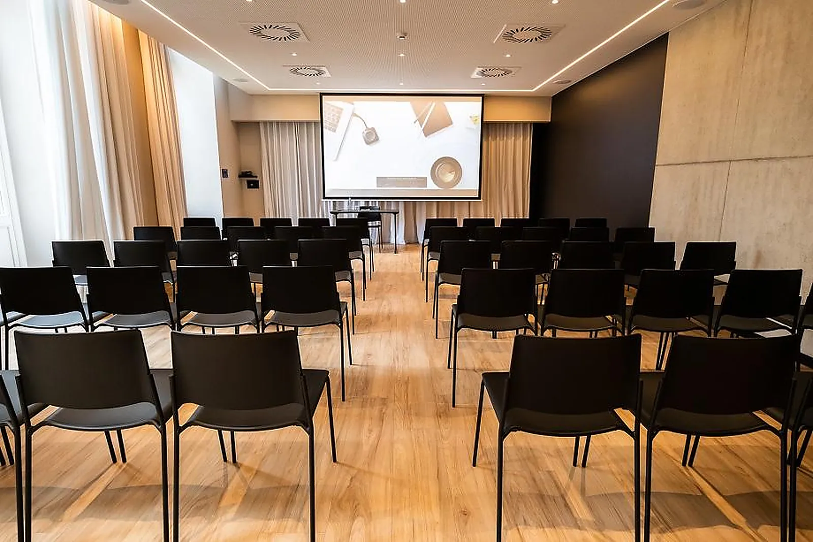 Lieux événementiels, LÉONOR