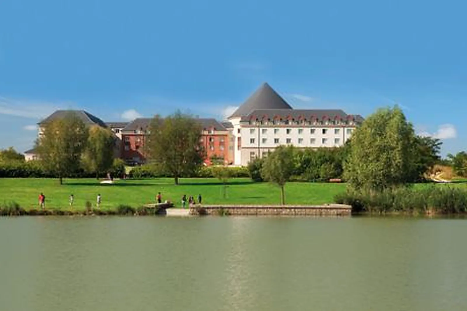 Lieux événementiels, MAGIC CIRCUS PARIS