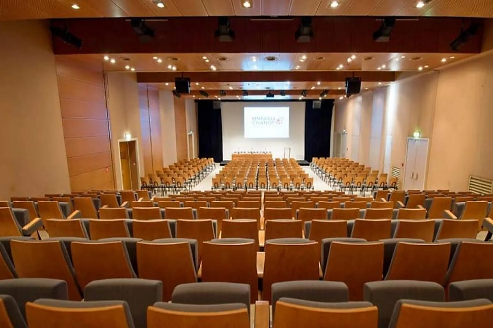 Lieux événementiels, MARSEILLE CHANOT : LE PALAIS DES CONGRÈS ET DES EXPOSITIONS DE MARSEILLE
