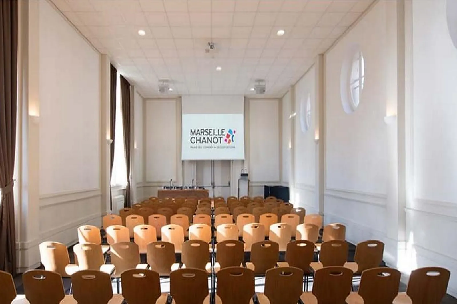 Lieux événementiels, MARSEILLE CHANOT : LE PALAIS DES CONGRÈS ET DES EXPOSITIONS DE MARSEILLE