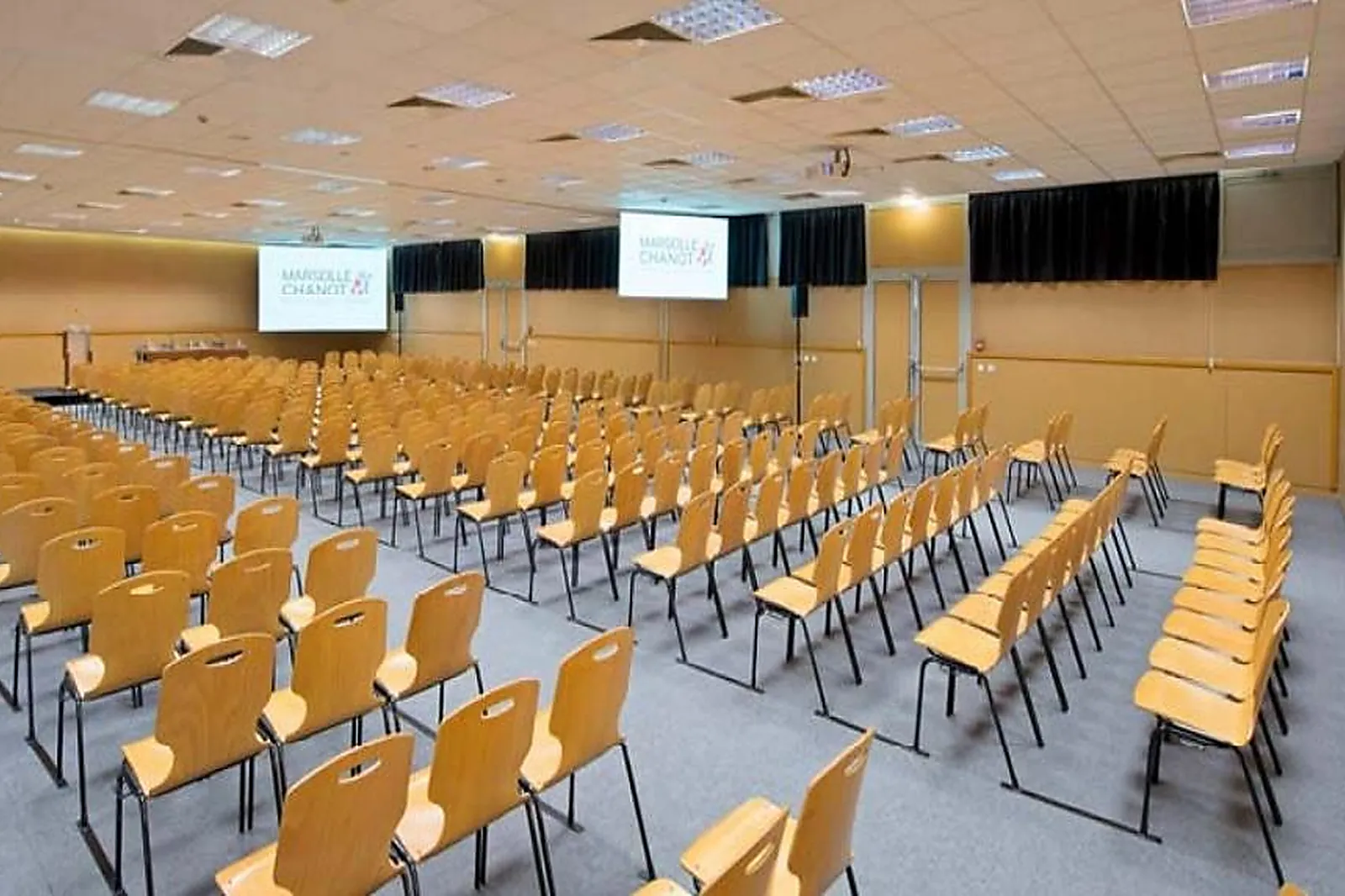 Lieux événementiels, MARSEILLE CHANOT : LE PALAIS DES CONGRÈS ET DES EXPOSITIONS DE MARSEILLE
